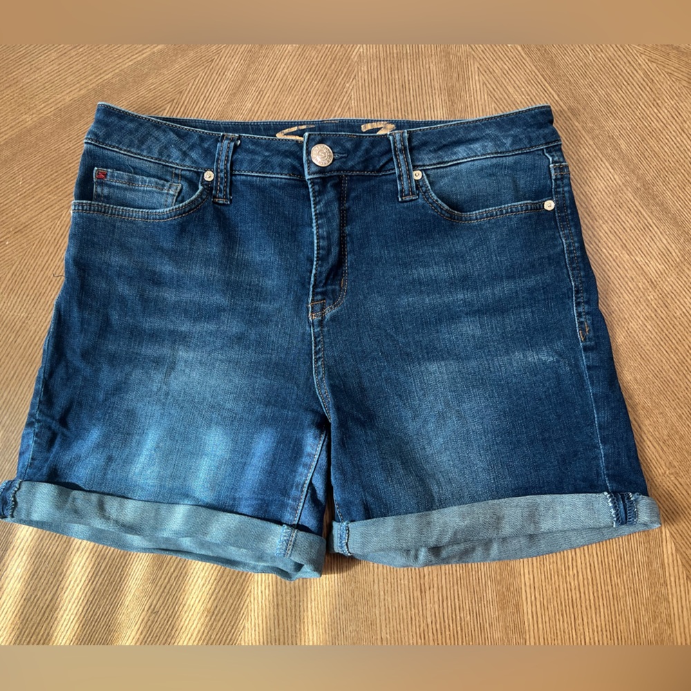 Seven7 Jean shorts women’s size 8 with a rolled hem